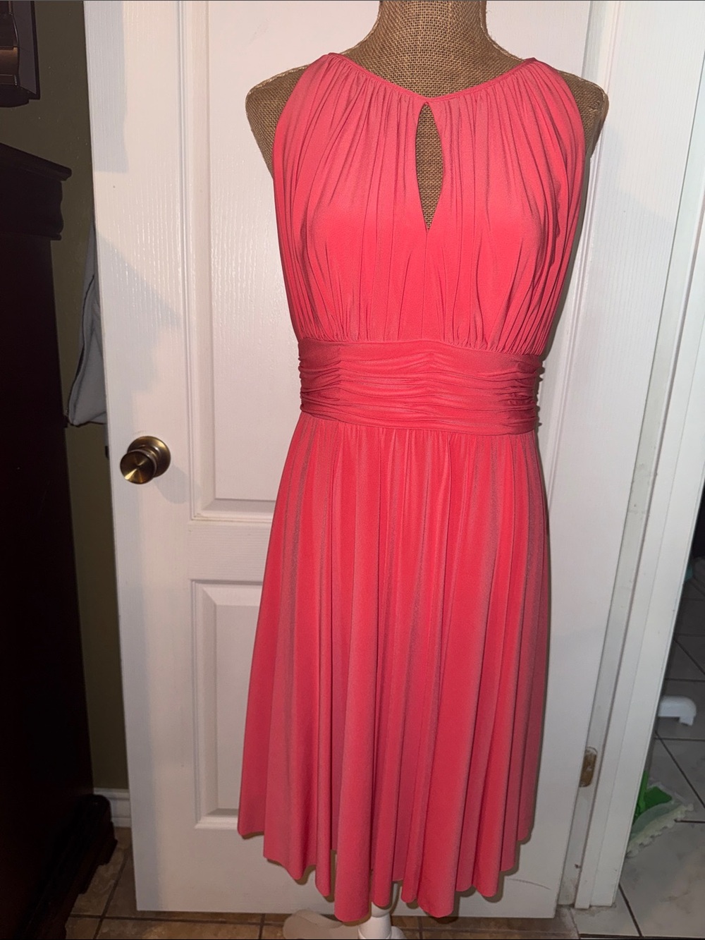 Jessica Howard Coral Pink Sleeveless Midi Dress with Keyhole